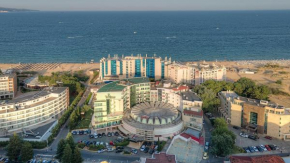 Top-located Beach Apartment with Balcony